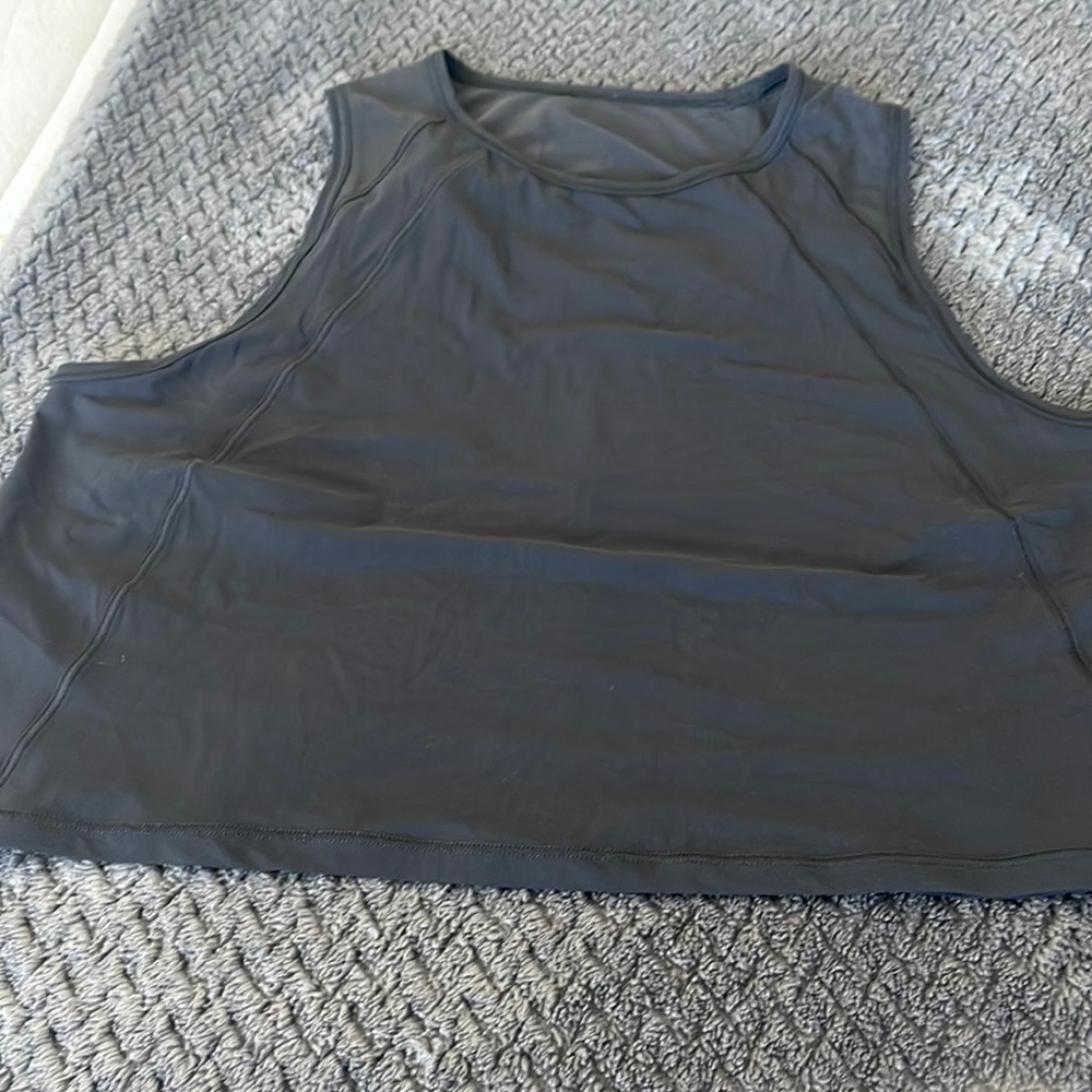 Lululemon woman’s work out top